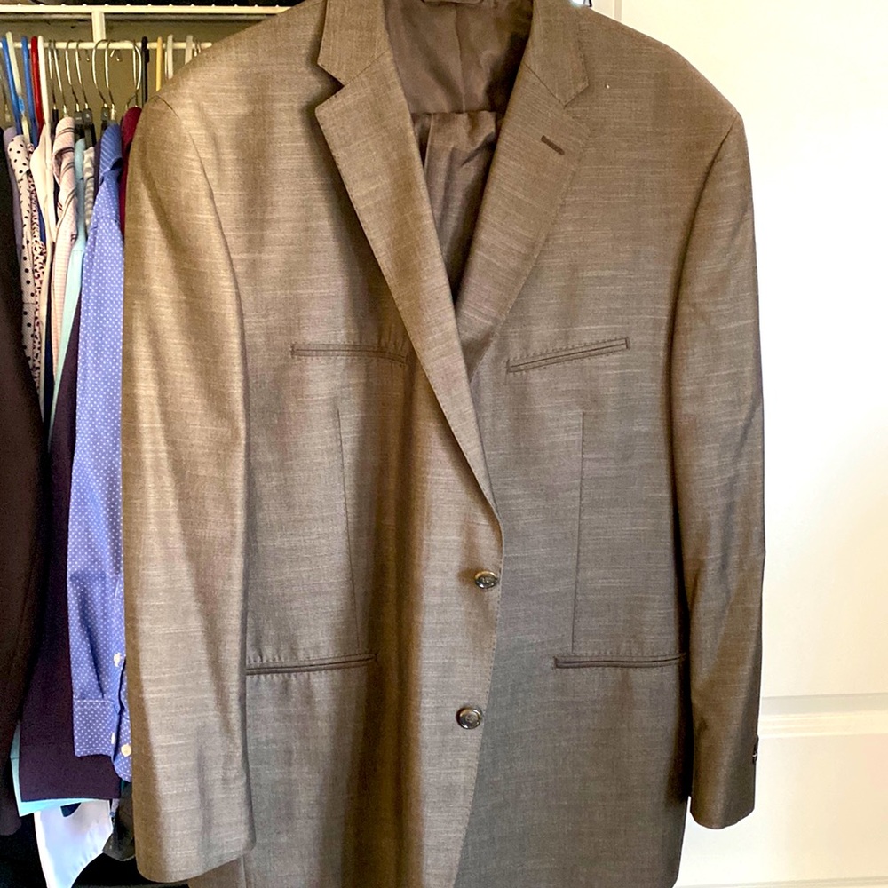 I’m selling a brown Sean John suit